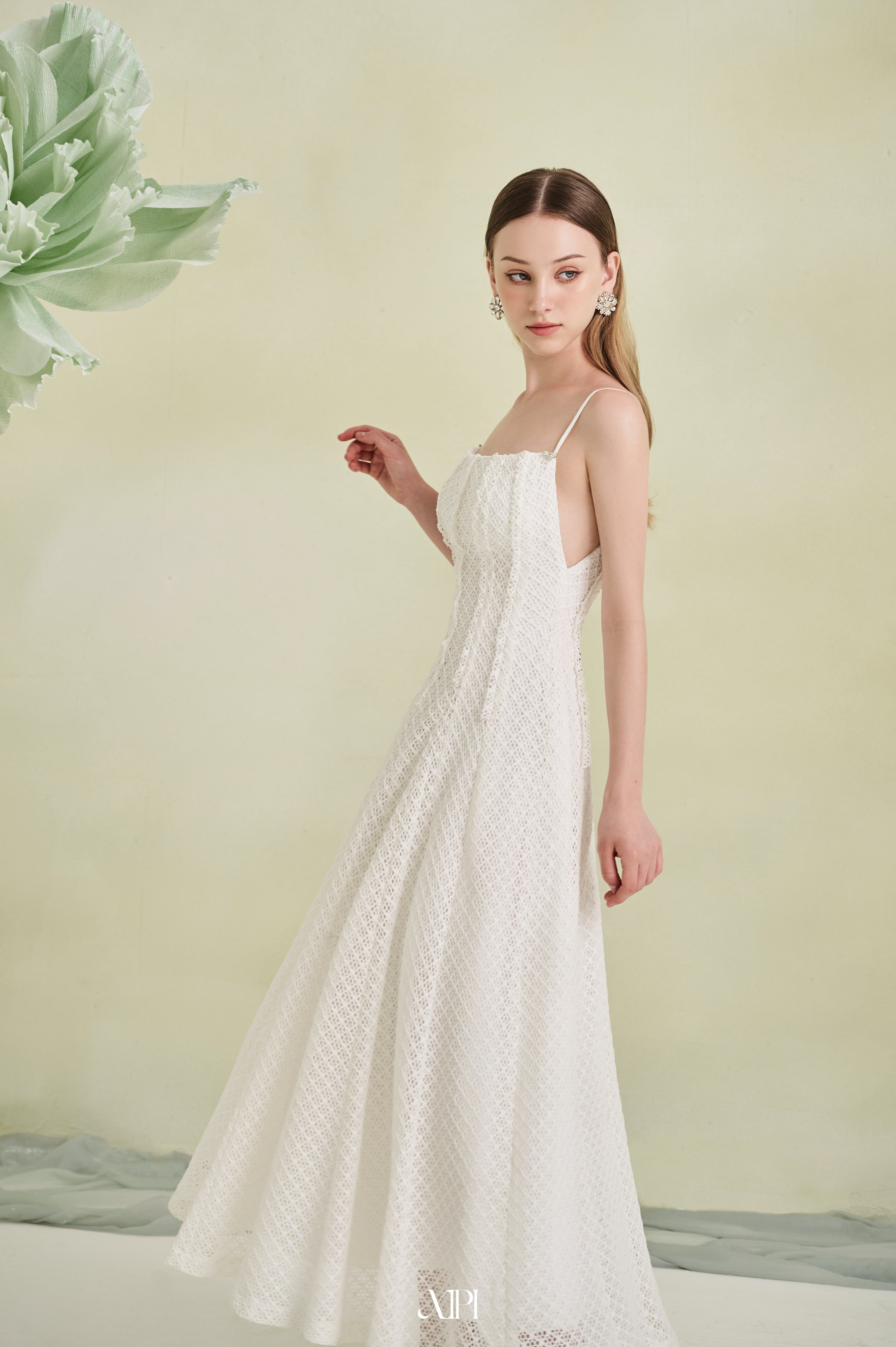 Maive Dress - Đầm Ren Dệt Màu Trắng Xẻ V Sườn Đính Nút Nơ