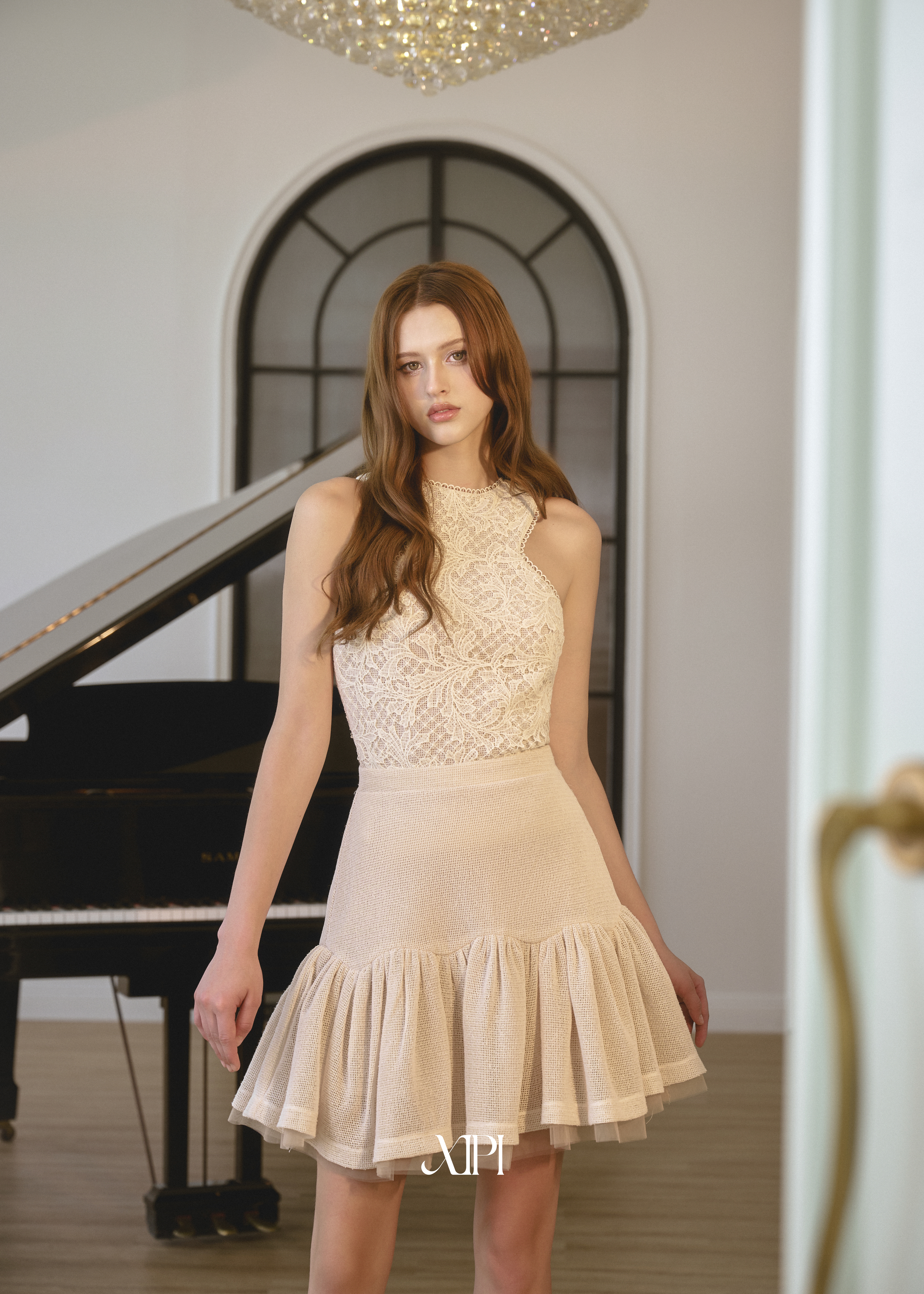 Rachel Top - Áo Ren Kem Cổ Yếm Viền Ren